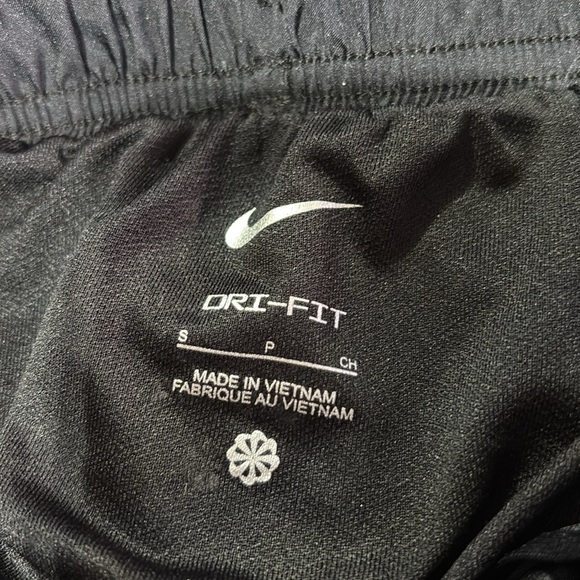 Nike Dri-Fit Running panty lined, elastic drawstring waist,lavender trim panels - Picture 4 of 7